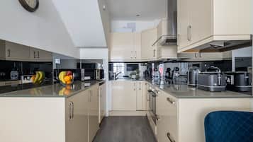 City Apartment, 2 Bedrooms, Non Smoking | Private kitchen | Espresso maker, coffee/tea maker, electric kettle, toaster