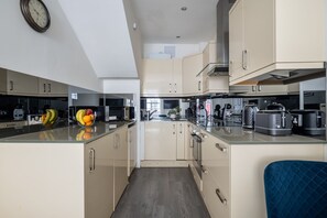 City Apartment, 2 Bedrooms, Non Smoking | Private kitchen - Cosy 2BR in Marylebone Near Baker Street (London)