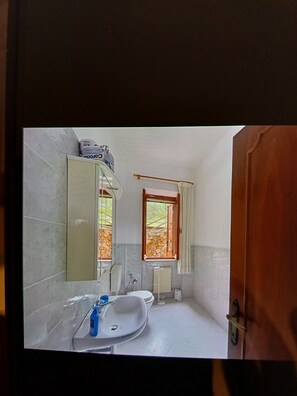 Bathroom - Vrbo Property (Manciano)