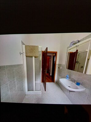 Bathroom - Vrbo Property (Manciano)