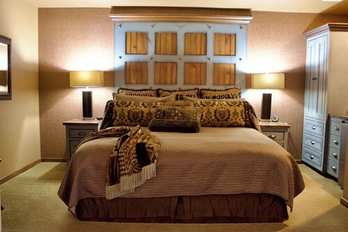 Warm lighting and inviting decor that melts away your stress and worry.