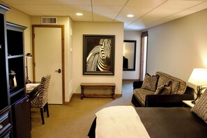 Room - Stately and dignified, this suite ushers you in. (Fredericksburg)