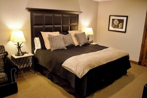 Room - Stately and dignified, this suite ushers you in. (Fredericksburg)