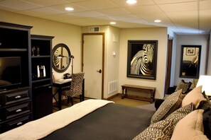 Room - Stately and dignified, this suite ushers you in. (Fredericksburg)