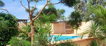 Studio d'hôtes indépendant avec piscine, jardins, terrasse et parking