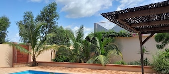Independent guest studio with swimming pool, gardens, terrace and parking lot