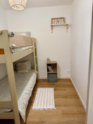 Iron/ironing board, WiFi, bed sheets - Vrbo Property (Saint-Raphaël)