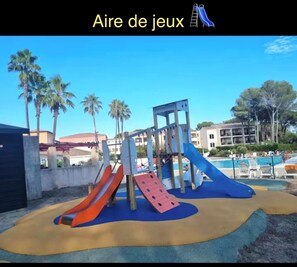 Children's area - Vrbo Property (Saint-Raphaël)
