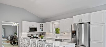 Maplewood Manor 6BR Lake Geneva Golf & Weddings
