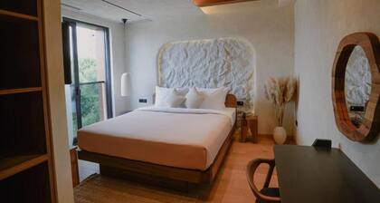 Zyra boutique hotel