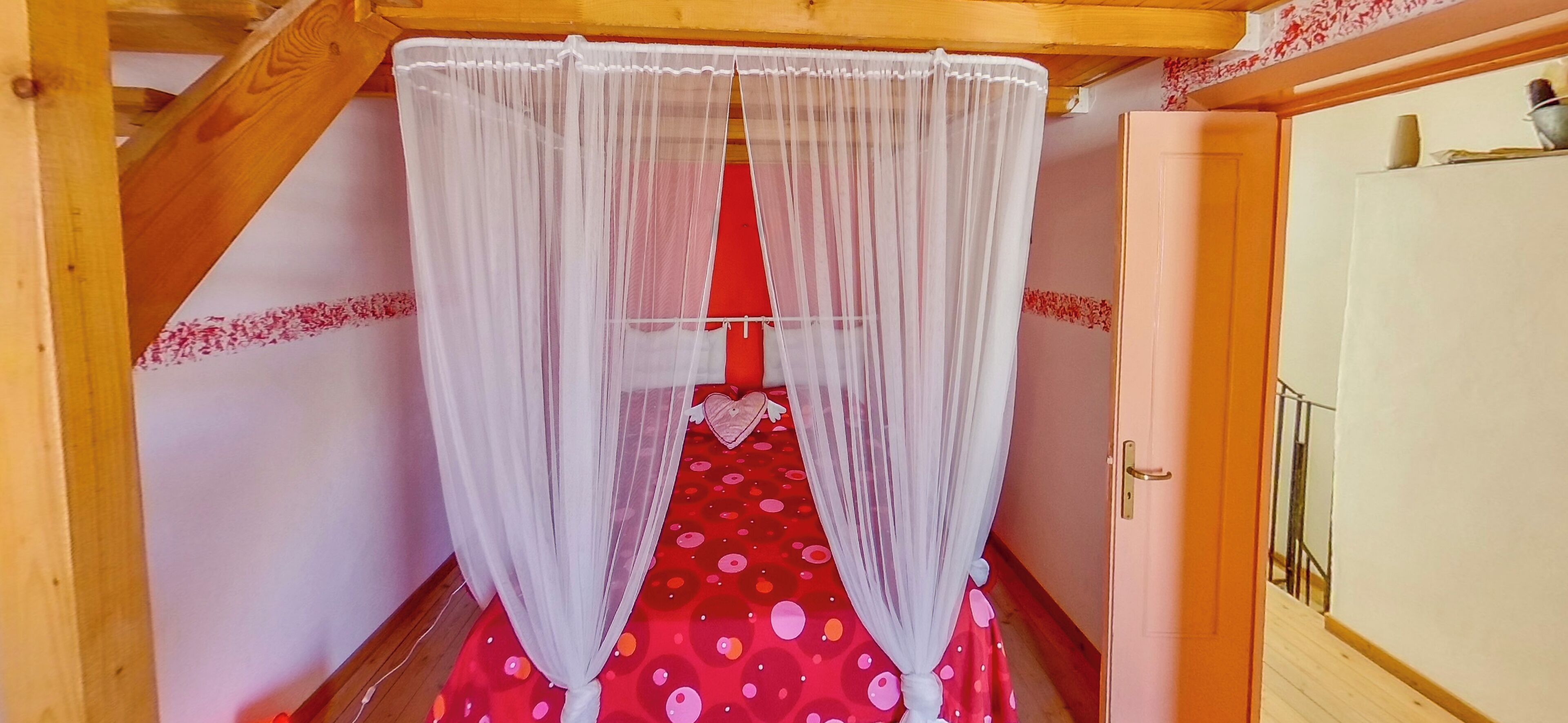 Iron/ironing board, free WiFi