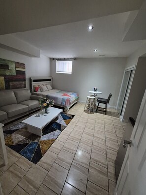 Living area - Beautiful Modern Studio | North York | By Subway close to Downtown (Toronto)