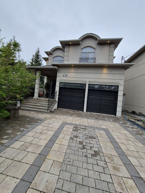 Exterior - Beautiful Modern Studio | North York | By Subway close to Downtown (Toronto)