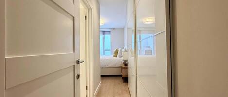 Bügeleisen/Bügelbrett, Reisekinderbett, WLAN, Bettwäsche
