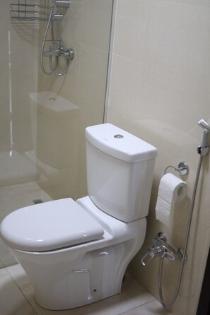 Hair dryer, towels, soap, toilet paper - a cozy house with a beautiful view of the mountains (Ukhuti)