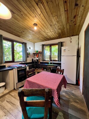 Private kitchen - Exclusive chalet with sea and mountain views, just meters from the beach. (Paraty)