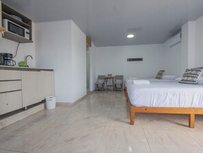 Comfort Studio | Interior - four kids posada (San Andrés)