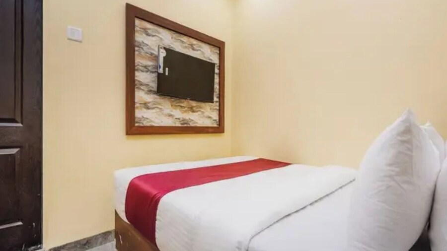 Fabhotel Aai Om Residency