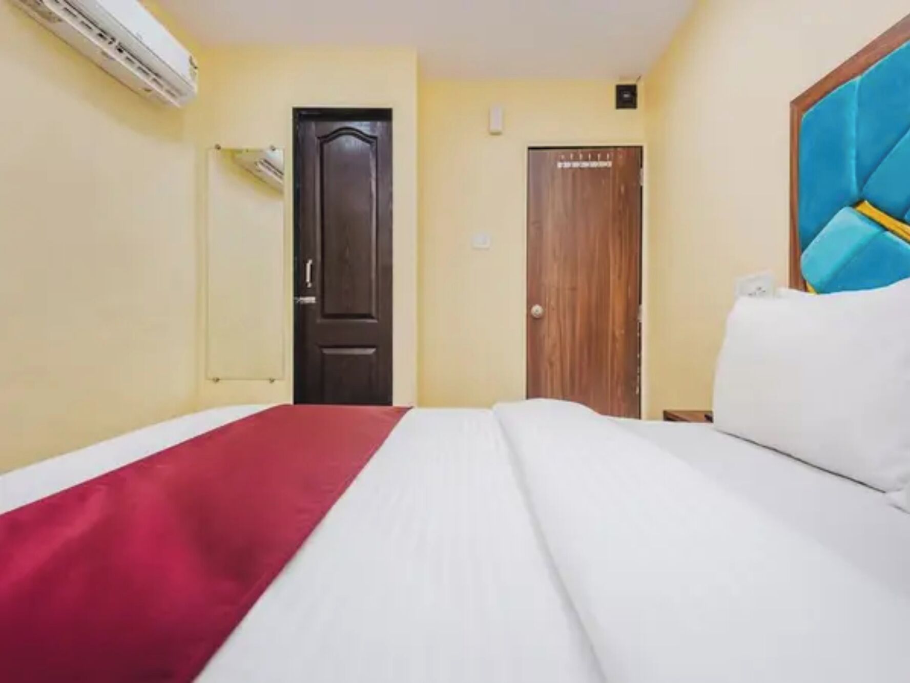 Premium Room | Egyptian cotton sheets, premium bedding, in-room safe, desk
