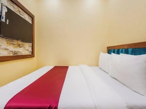 Egyptian cotton sheets, premium bedding, in-room safe, desk