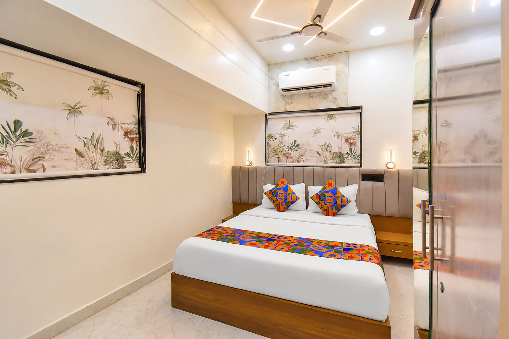 Egyptian cotton sheets, premium bedding, in-room safe, desk
