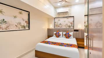 Egyptian cotton sheets, premium bedding, in-room safe, desk