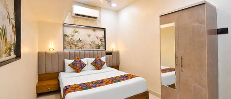 Egyptian cotton sheets, premium bedding, in-room safe, desk