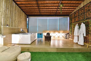 Shower, rainfall showerhead, free toiletries, towels - Fabhotel Aura Azure (Indore)