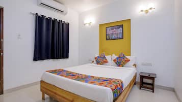 Deluxe Room | Egyptian cotton sheets, premium bedding, in-room safe, desk