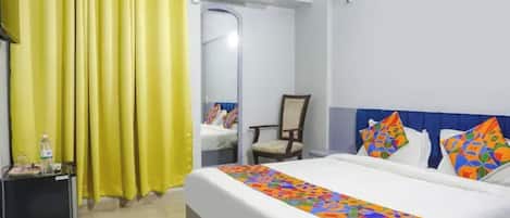 Egyptian cotton sheets, premium bedding, in-room safe, desk