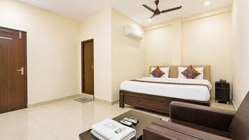 Egyptian cotton sheets, premium bedding, in-room safe, desk