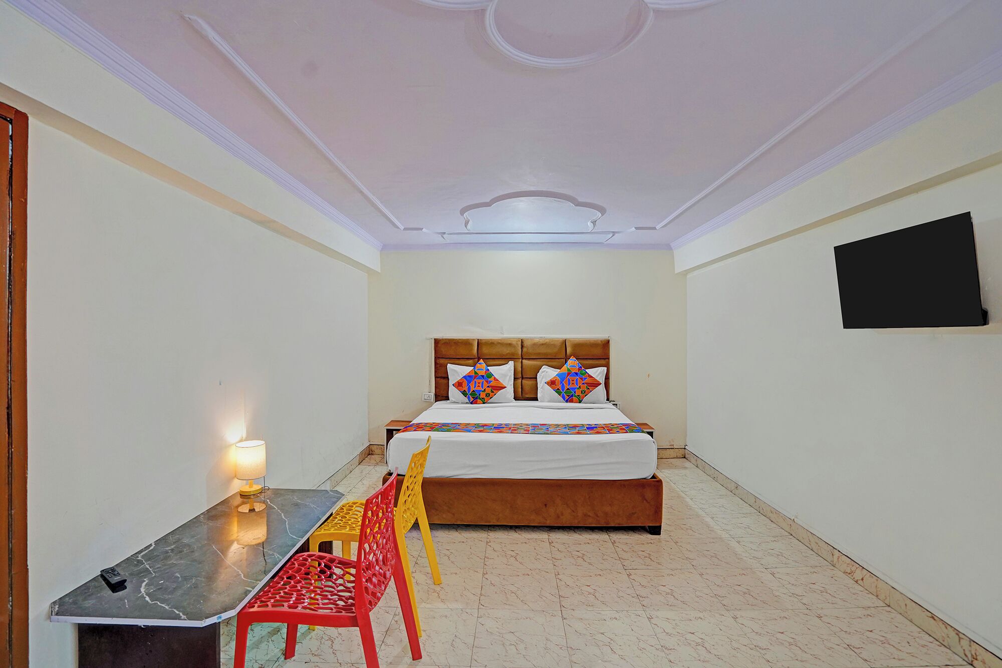 Egyptian cotton sheets, premium bedding, in-room safe, desk