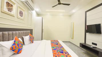 Deluxe Room | Egyptian cotton sheets, premium bedding, in-room safe, desk