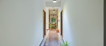 FabHotel Grand Broholic Luxury Rooms JNTU - Nr. JNTU Collegue Metro Station-Kukatpally