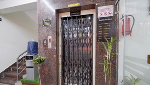 Gambar tidak terklasifikasi, 2 dari 36, tombol