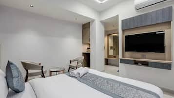 Egyptian cotton sheets, premium bedding, in-room safe, desk
