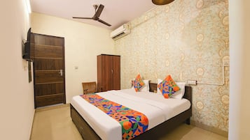 Egyptian cotton sheets, premium bedding, in-room safe, desk