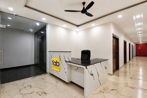 Reception - Fabhotel Moonlight (New Delhi)