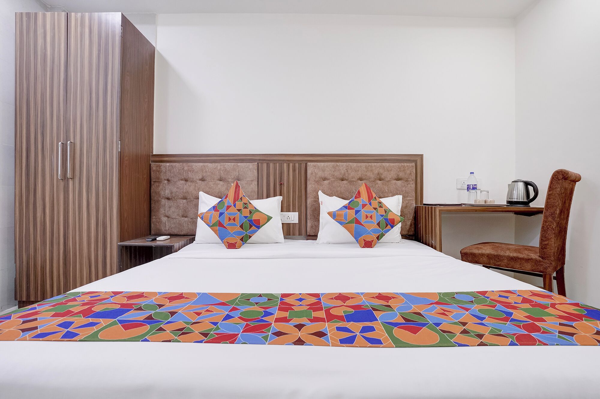 Egyptian cotton sheets, premium bedding, in-room safe, desk