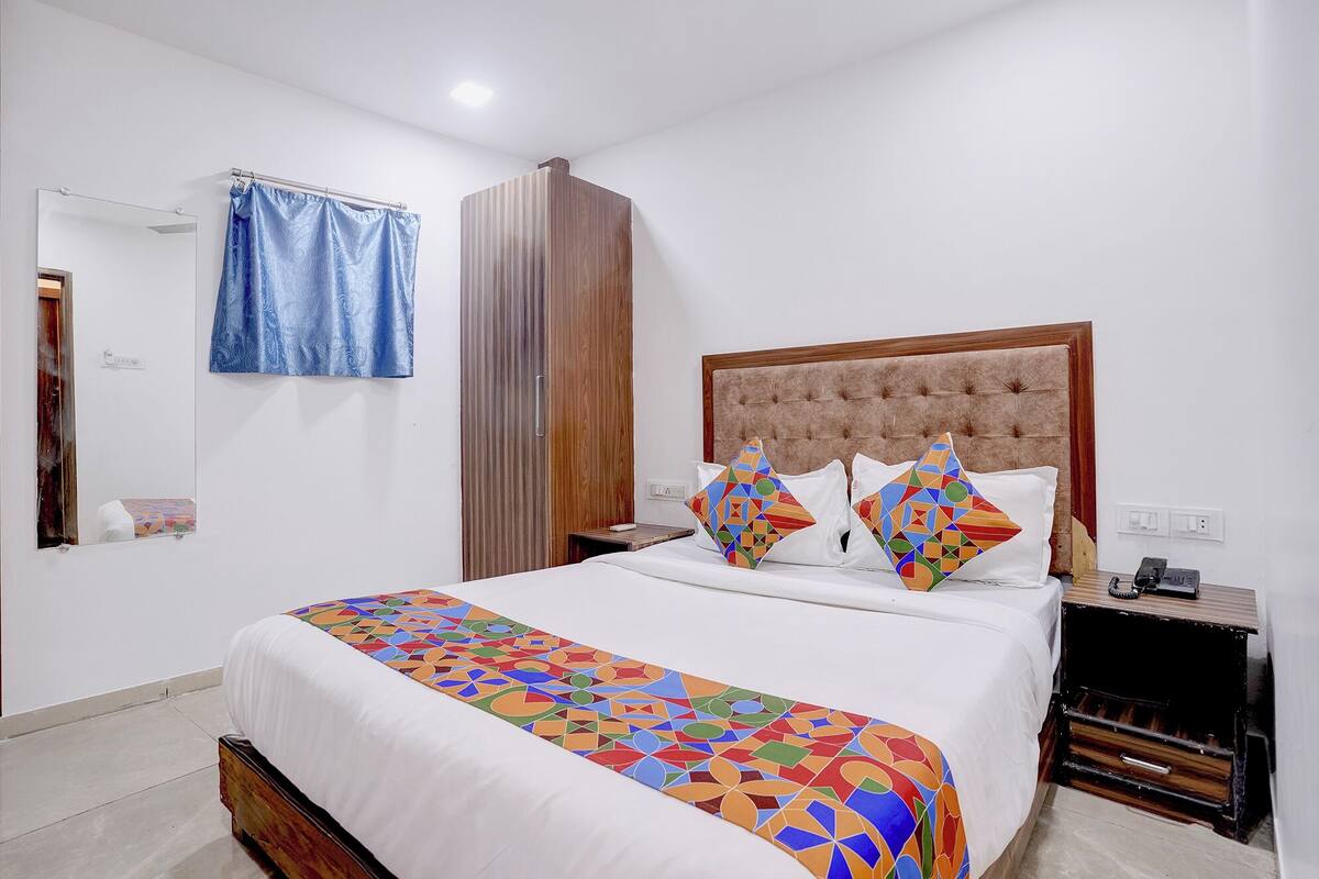 Deluxe Room | Egyptian cotton sheets, premium bedding, in-room safe, desk