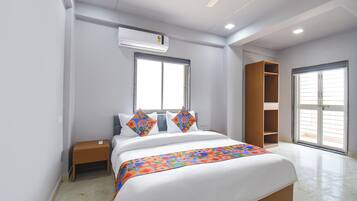 Family Room | Egyptian cotton sheets, premium bedding, in-room safe, desk