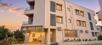 Fabhotel Ojas Inn