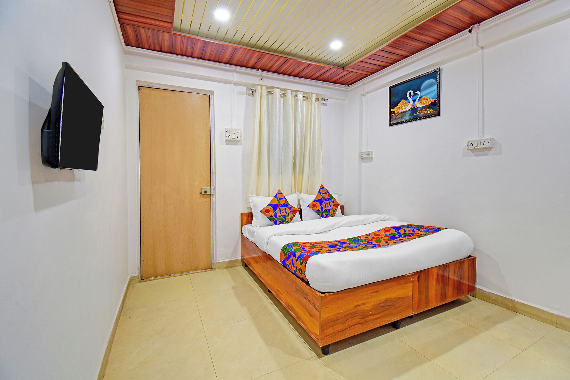 Deluxe Room | Egyptian cotton sheets, premium bedding, in-room safe, desk
