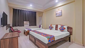 Family Room | Egyptian cotton sheets, premium bedding, in-room safe, free WiFi