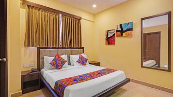 Egyptian cotton sheets, premium bedding, in-room safe, desk