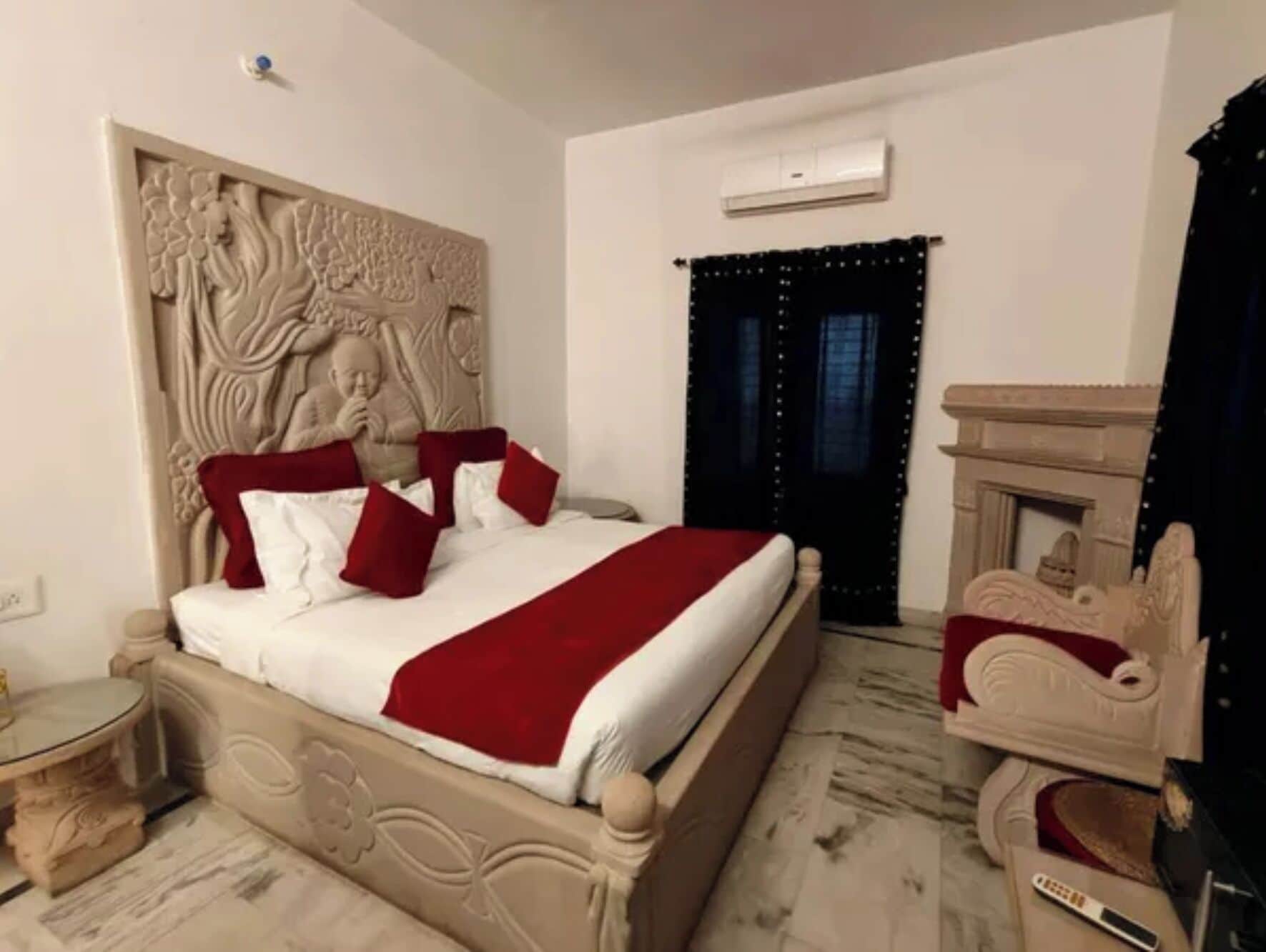 Premium Room | Egyptian cotton sheets, premium bedding, in-room safe, desk