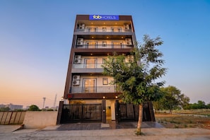 Front of property - Fabhotel Prime Hush & Suites (Gurugram)