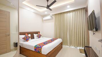 Luxury Suite | Egyptian cotton sheets, premium bedding, in-room safe, desk
