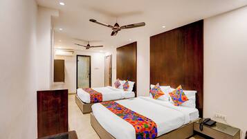 Suite | Egyptian cotton sheets, premium bedding, in-room safe, desk