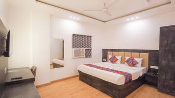 Deluxe Room | Egyptian cotton sheets, premium bedding, in-room safe, desk